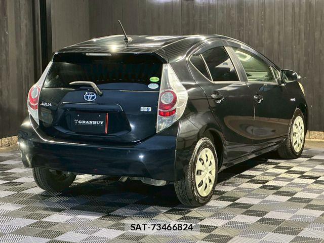 Toyota AQUA 2014-01 7356808-13