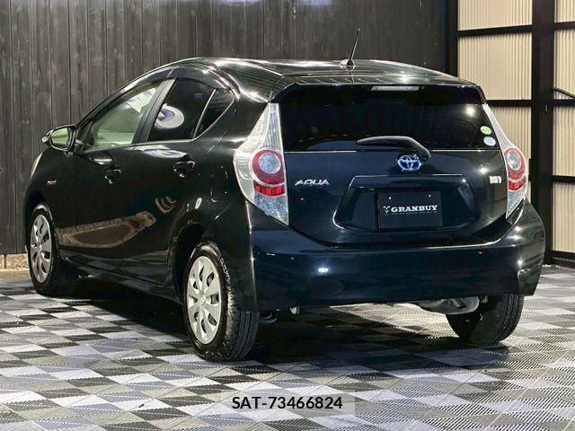 Toyota AQUA 2014-01 7356808-14