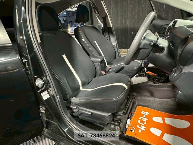 Toyota AQUA 2014-01 7356808-5