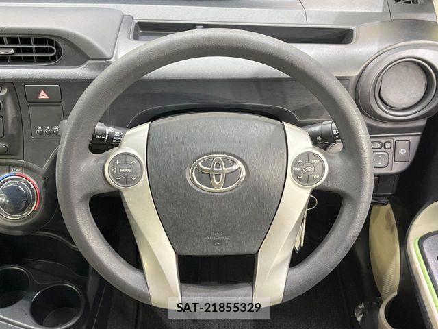 Toyota AQUA 2014-06 7356801-11