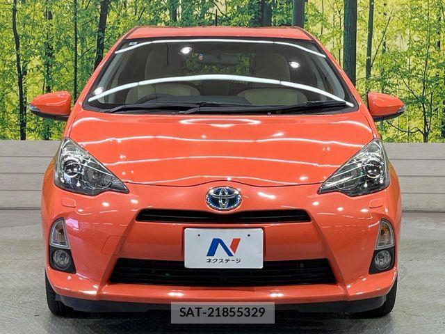 Toyota AQUA 2014-06 7356801-12