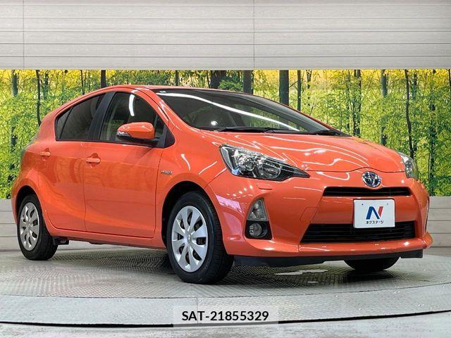 Toyota AQUA 2014-06 7356801-14