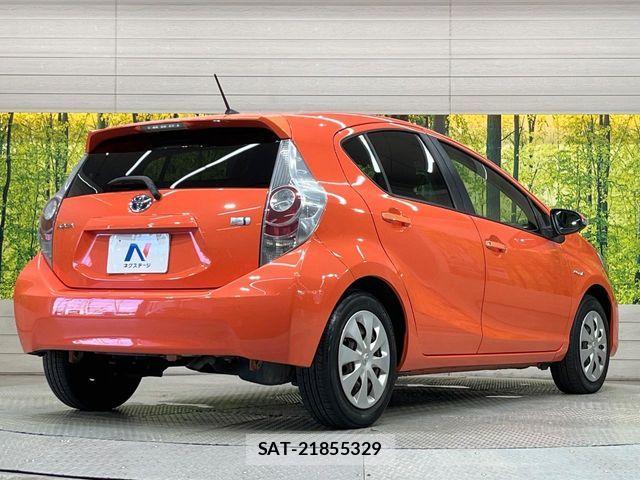 Toyota AQUA 2014-06 7356801-15