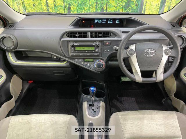 Toyota AQUA 2014-06 7356801-1