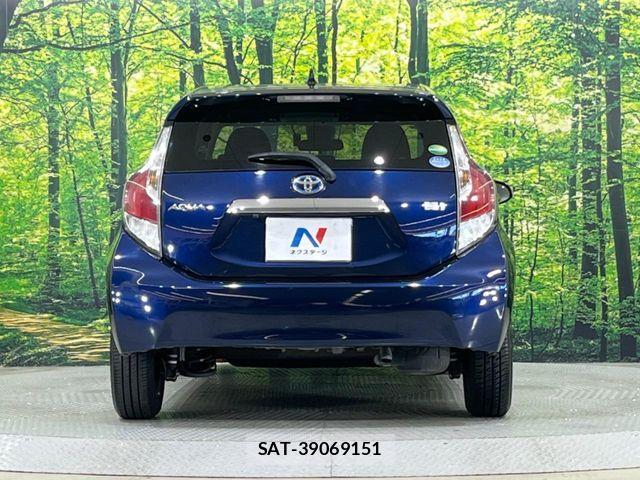 Toyota AQUA 2017-06 7356783-14