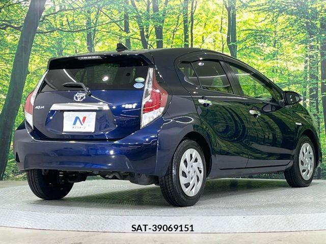 Toyota AQUA 2017-06 7356783-16