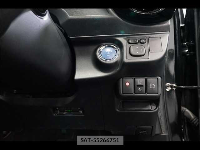 Toyota AQUA 2019-04 7356793-13
