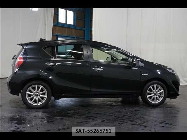 Toyota AQUA 2019-04 7356793-15