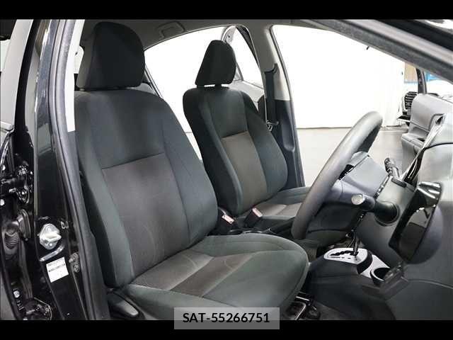 Toyota AQUA 2019-04 7356793-16