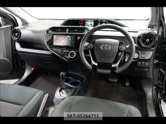 Toyota AQUA 2019-04 7356793-1