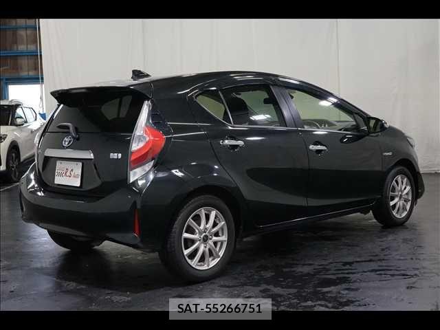 Toyota AQUA 2019-04 7356793-8