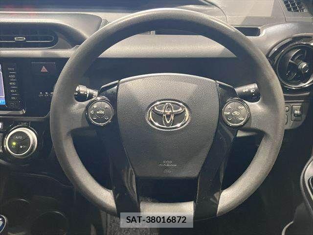 Toyota AQUA 2016-11 7356799-9