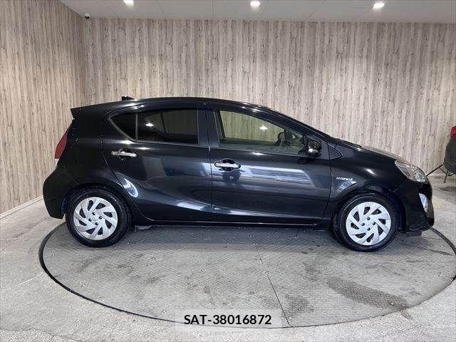 Toyota AQUA 2016-11 7356799-12