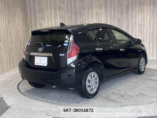 Toyota AQUA 2016-11 7356799-13