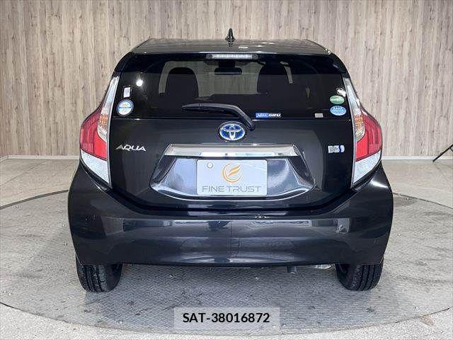 Toyota AQUA 2016-11 7356799-14