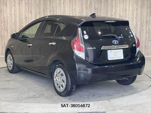 Toyota AQUA 2016-11 7356799-15