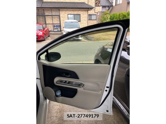 Toyota AQUA 2012-06 7356818-9
