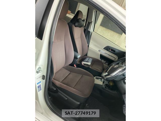 Toyota AQUA 2012-06 7356818-12