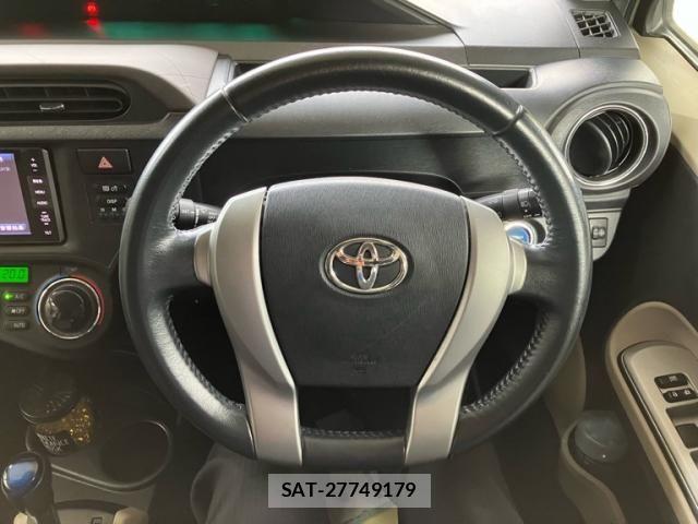 Toyota AQUA 2012-06 7356818-16