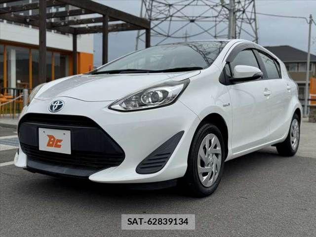 Toyota AQUA 2018-03 7356798-9