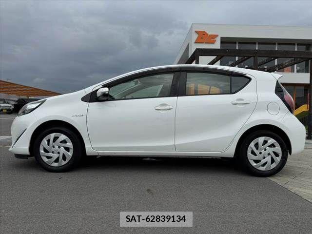 Toyota AQUA 2018-03 7356798-10