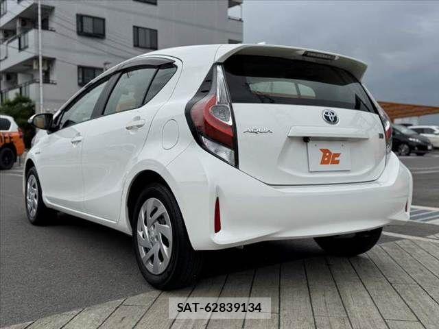 Toyota AQUA 2018-03 7356798-12