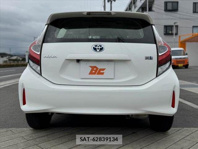 Toyota AQUA 2018-03 7356798-13