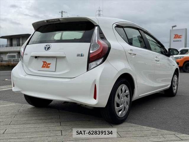 Toyota AQUA 2018-03 7356798-14