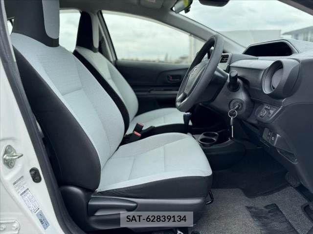 Toyota AQUA 2018-03 7356798-15