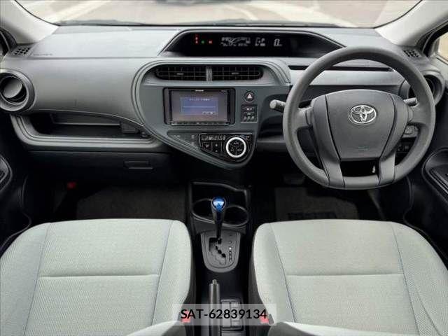 Toyota AQUA 2018-03 7356798-1