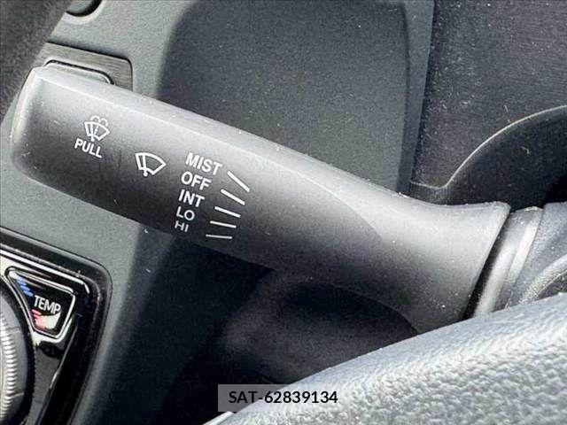 Toyota AQUA 2018-03 7356798-24