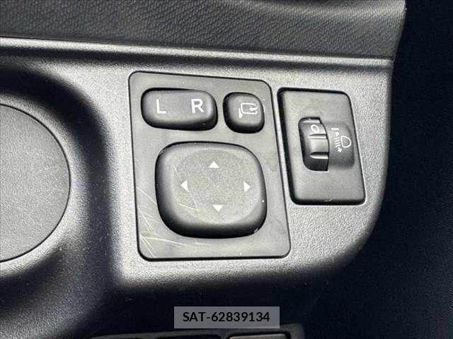 Toyota AQUA 2018-03 7356798-25