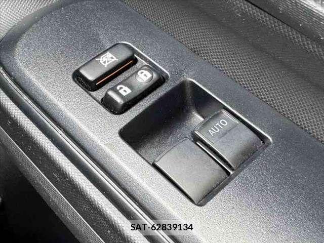 Toyota AQUA 2018-03 7356798-27