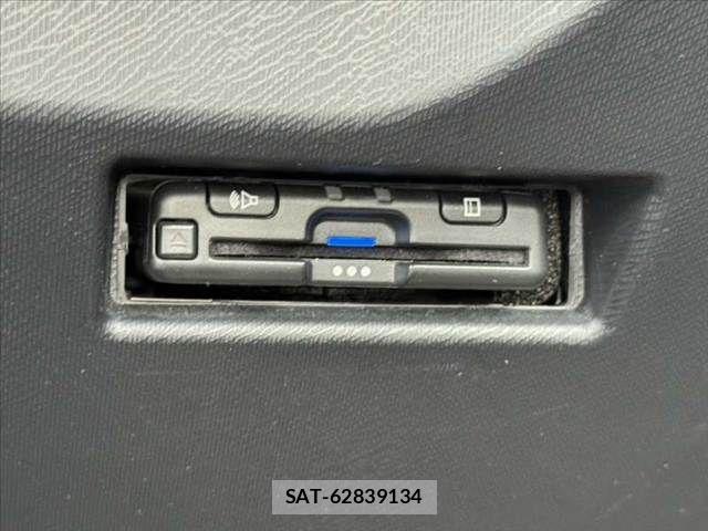 Toyota AQUA 2018-03 7356798-29