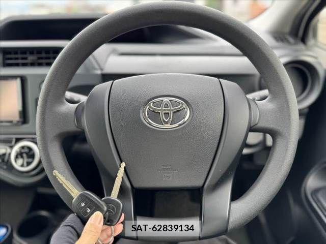 Toyota AQUA 2018-03 7356798-4