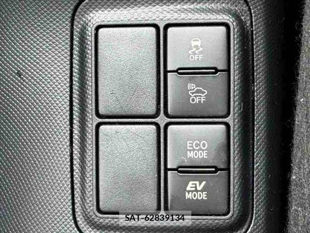 Toyota AQUA 2018-03 7356798-5