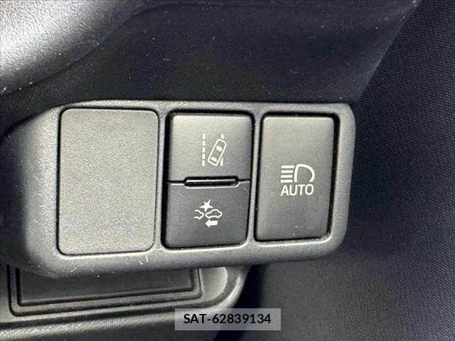 Toyota AQUA 2018-03 7356798-6