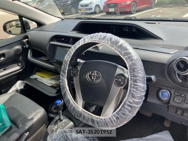 Toyota AQUA 2014-10 7356806-10