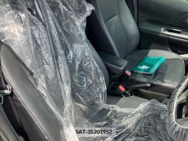 Toyota AQUA 2014-10 7356806-11