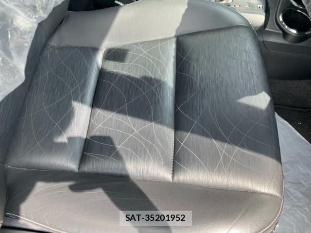 Toyota AQUA 2014-10 7356806-13