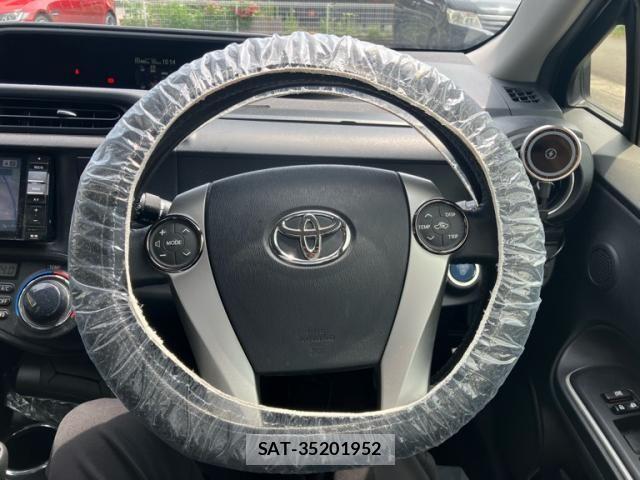 Toyota AQUA 2014-10 7356806-14