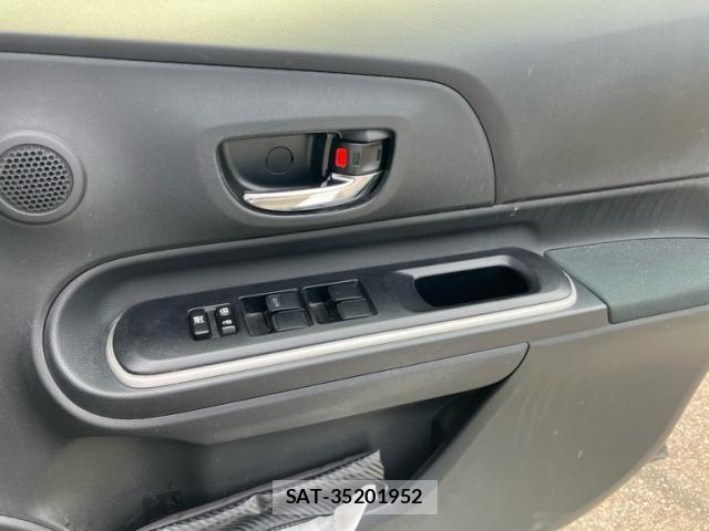 Toyota AQUA 2014-10 7356806-8