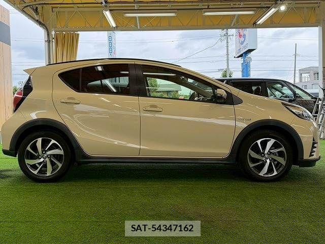Toyota AQUA 2018-03 7356772-17