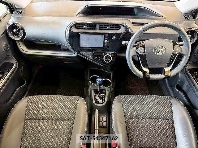 Toyota AQUA 2018-03 7356772-2