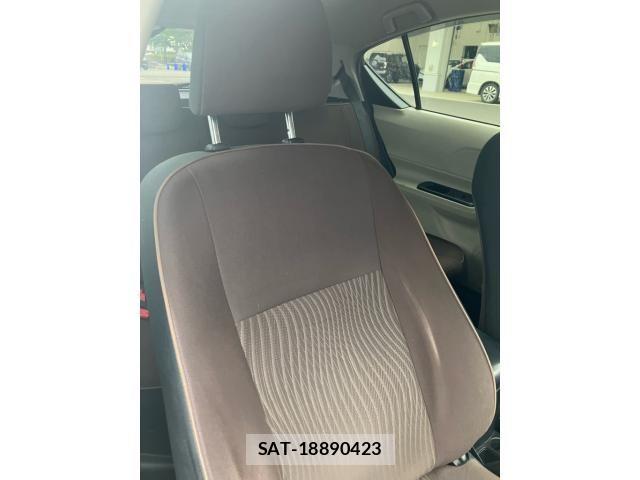 Toyota AQUA 2013-01 7356820-10