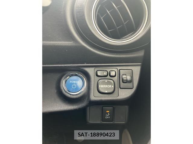 Toyota AQUA 2013-01 7356820-11