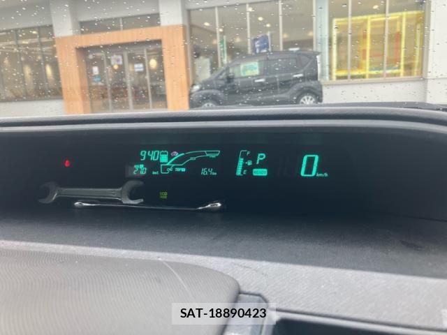 Toyota AQUA 2013-01 7356820-15