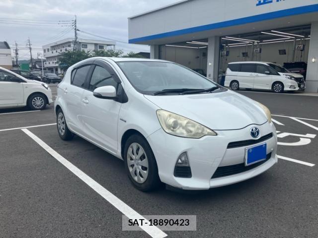 Toyota AQUA 2013-01 7356820-1