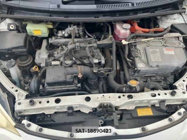 Toyota AQUA 2013-01 7356820-21