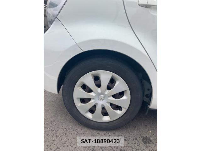 Toyota AQUA 2013-01 7356820-5